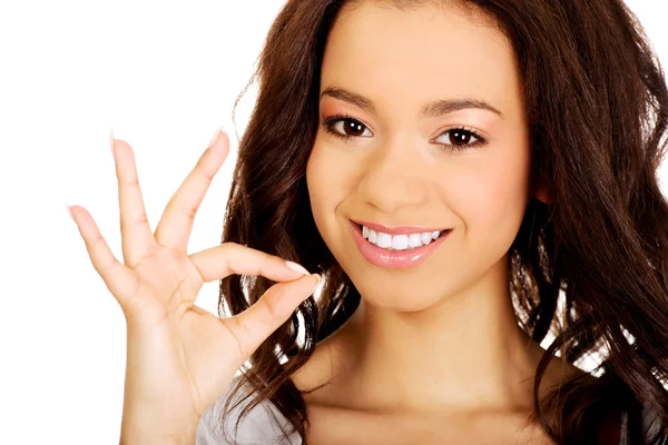 Vrouw gebaren perfect teken — Stockfoto