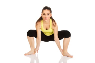 Esneme egzersizi yapan kadın..