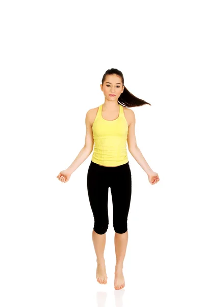 Ung kvinna i varm motion. — Stockfoto