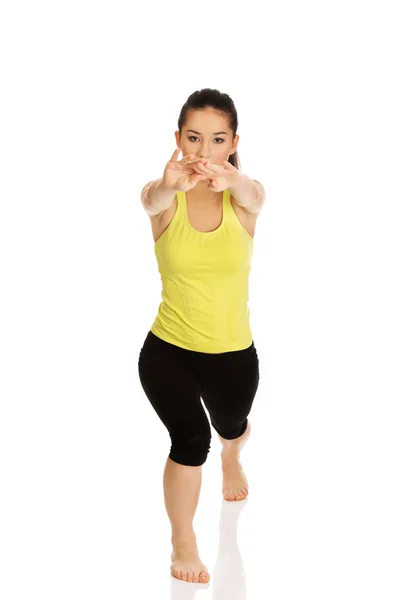 Mulher fitness fazendo exercício de alongamento . — Fotografia de Stock