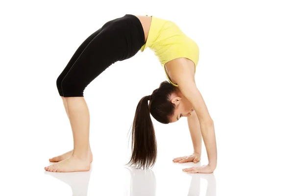 Vrouw doet stretching oefening. — Stockfoto