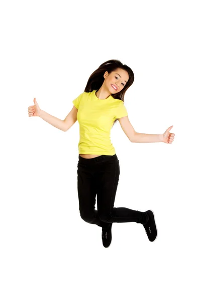 Mujer feliz saltando con los pulgares arriba . — Foto de Stock