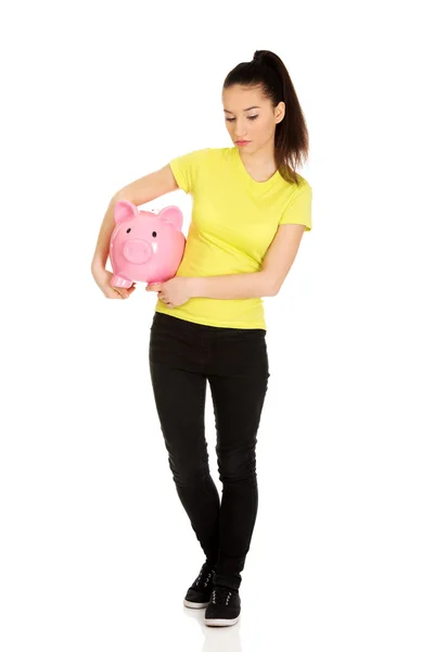 Mujer infeliz sosteniendo a Piggybank . —  Fotos de Stock
