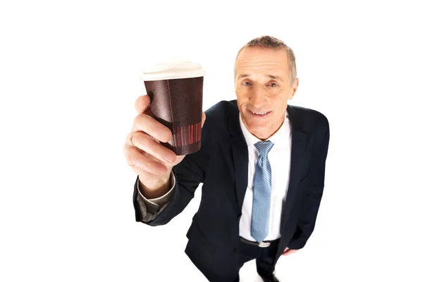 Lachende zakenman met een kopje koffie — Stockfoto