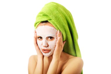 yüz maskesi ile Kafkas kadın