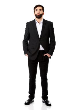 Elleri ceplerinde düşünceli işadamı.