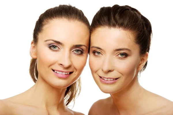 Twee zusters met make-up. — Stockfoto