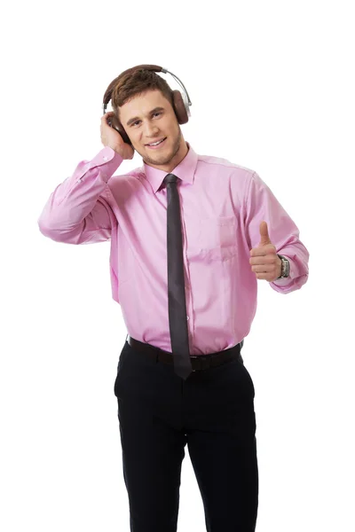 Young businessman listening to music. — Stock Photo, Image