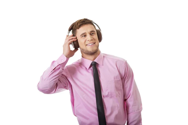 Молодий бізнесмен слухає музику . — стокове фото
