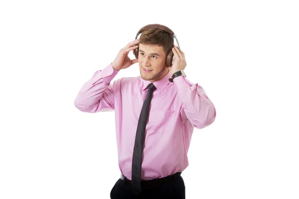 Young businessman listening to music. — Stock Photo, Image