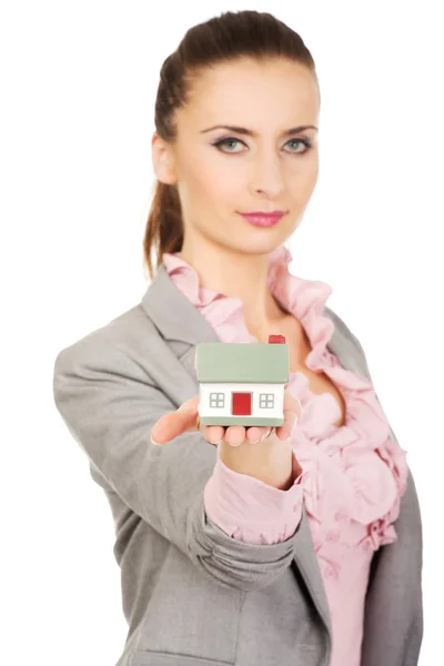 Businesswoman holding a house model. — Stock Photo, Image