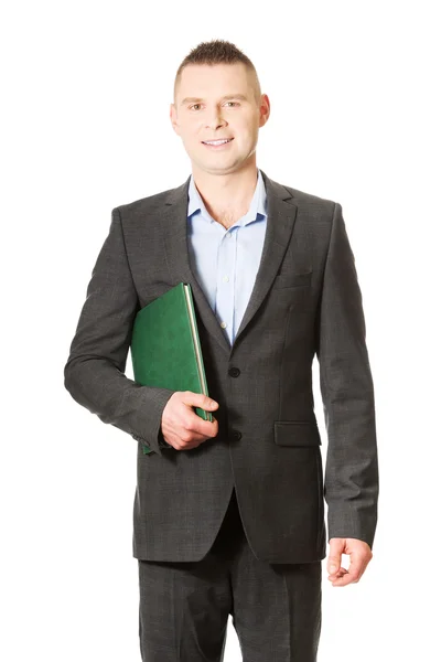Бизнесмен держит свою записную книжку — стоковое фото