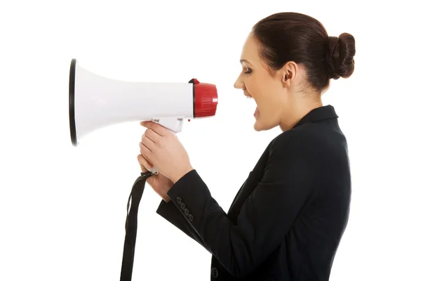 Empresária gritando através de megafone . — Fotografia de Stock