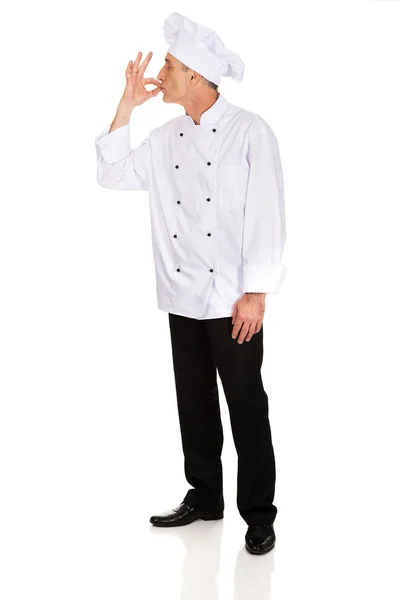 Chef en sombrero blanco con gesto de aprobación — Foto de Stock