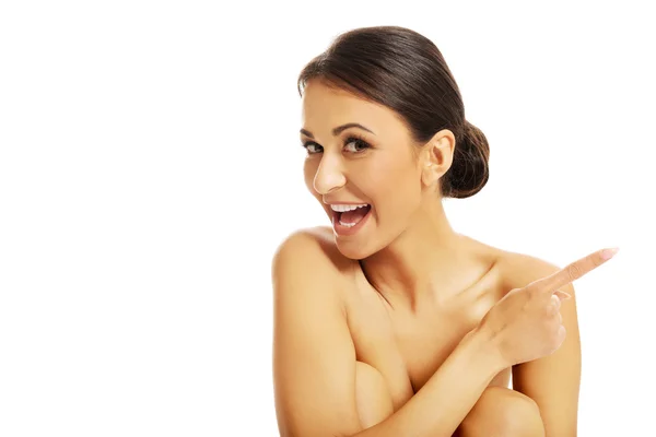Happy spa woman pointing to the right — Stock Photo, Image