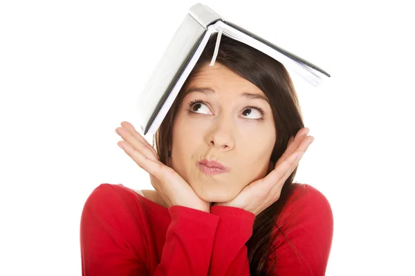 Student woman with her note on head. — Stock Photo, Image