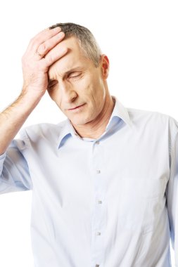 büyük baş ağrısı ile olgun adam