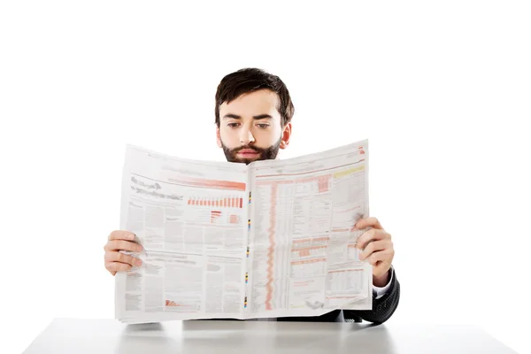 Man reading newspaper — Stock Photo, Image