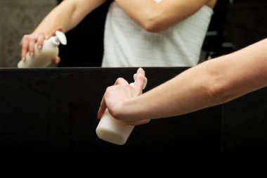 kadın vücut losyonu.