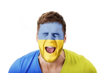 Ukrayna bayrağı yüzüne adamla çığlık.