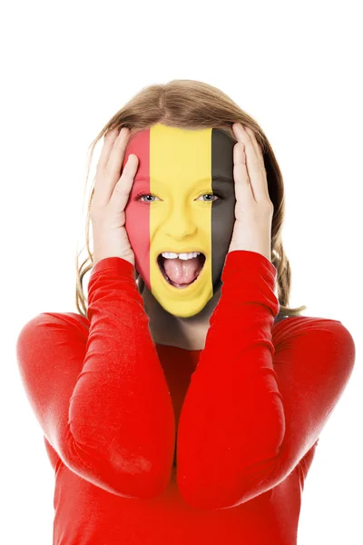 Mujer con bandera de Bélgica en la cara . — Foto de Stock