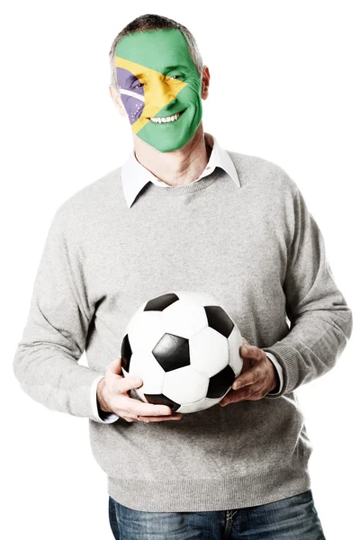 成熟的男人，与巴西国旗脸上. — 图库照片