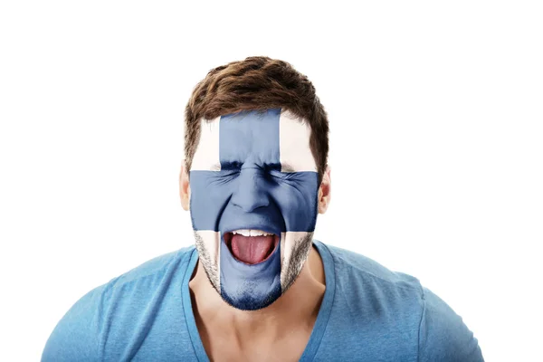 Hombre gritando con bandera de Finlandia en la cara . —  Fotos de Stock