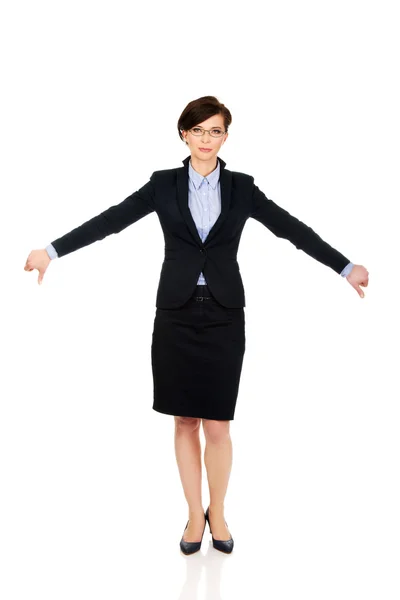 Mujer de negocios mostrando pulgares hacia abajo . —  Fotos de Stock