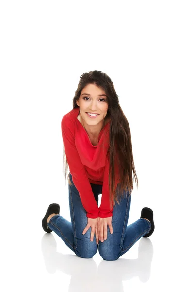 Relaxing woman sitting on the floor. — Stock Photo, Image