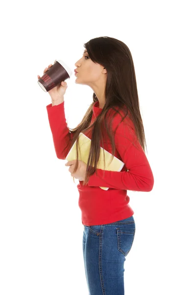 Mujer con café y cuaderno . — Foto de Stock