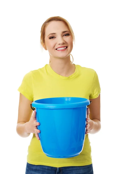 Young woman holding blue bucket. — Stock Photo, Image