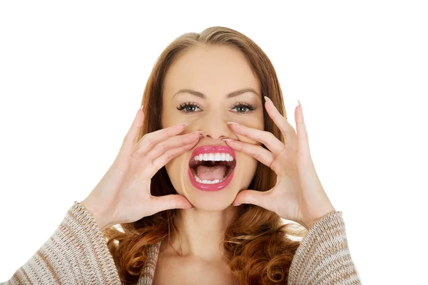 Vrouw fluistert een roddel. — Stockfoto