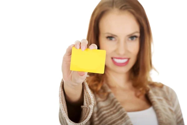 Mujer feliz con tarjeta en blanco . —  Fotos de Stock