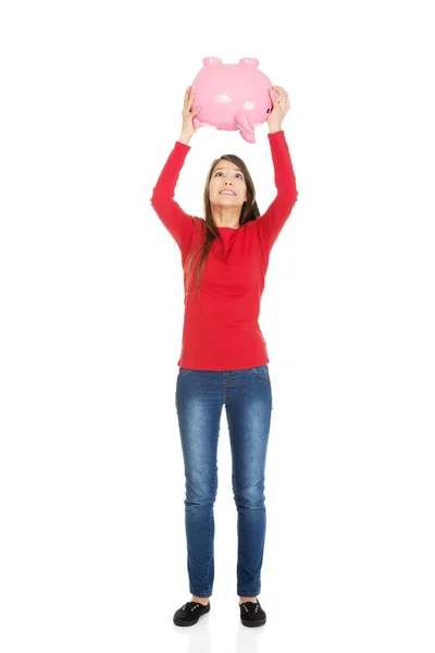 Feliz joven mujer con piggybank . — Foto de Stock