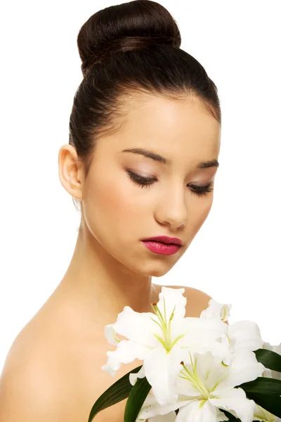 Beauty face of a woman with flower. — Stock Photo, Image