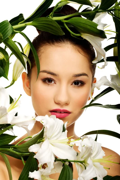 Beauty face of a woman with flowers. — Stock Photo, Image