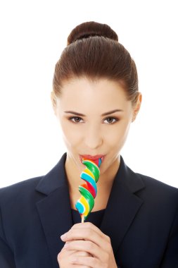 Bir lolipop yalamak işkadını