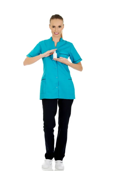 Verpleegkundige in uniform met waterstofperoxide. — Stockfoto