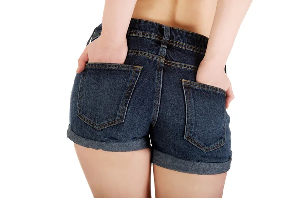 Sexy vrouw in jeans shorts. — Stockfoto