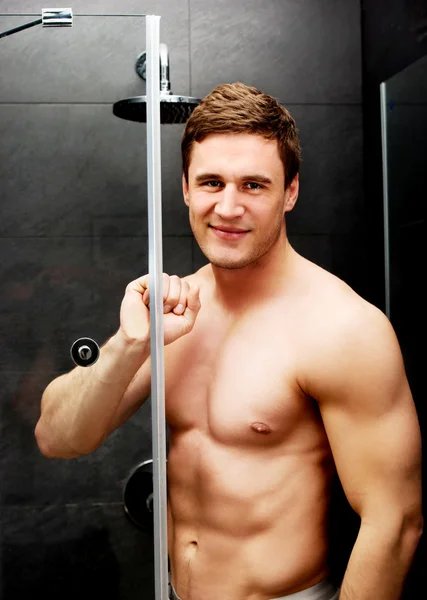 Handsome man at the shower. — Stock Photo, Image