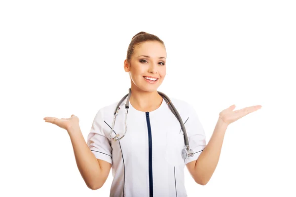 Female doctor presenting copyspace — Stock Photo, Image