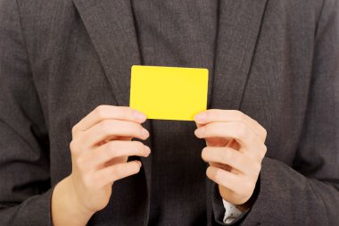 İş kadını boş oyun kağıdı ile.