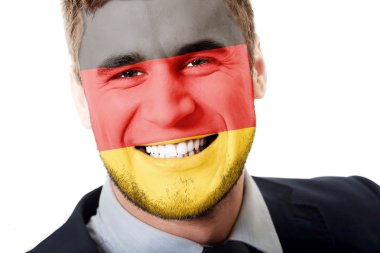 Almanya bayrağı yüzündeki mutlu adam.