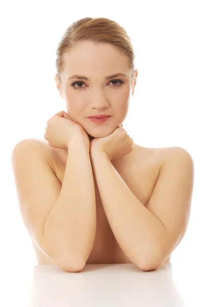 Beautiful young spa woman by a desk. — Stock Photo, Image