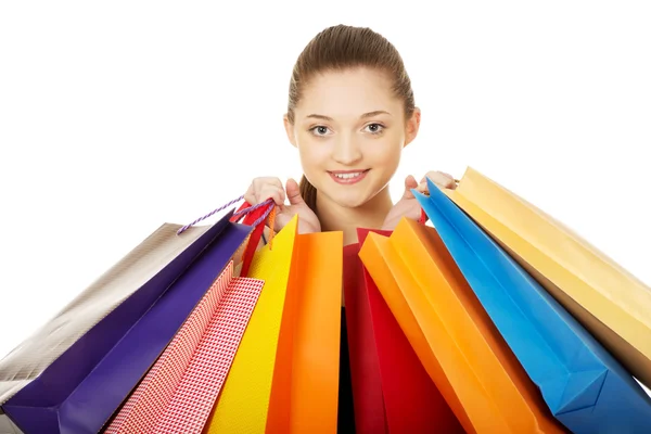 Mujer joven con bolsas de compras. — Foto de Stock