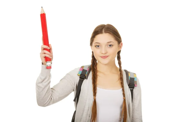 Schülerin zeigt mit Bleistift nach oben. — Stockfoto