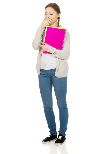 Entediado adolescente mulher com notebook . — Fotografia de Stock