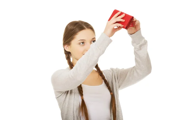 Młoda kobieta niezadowolony z pusty portfel. — Zdjęcie stockowe