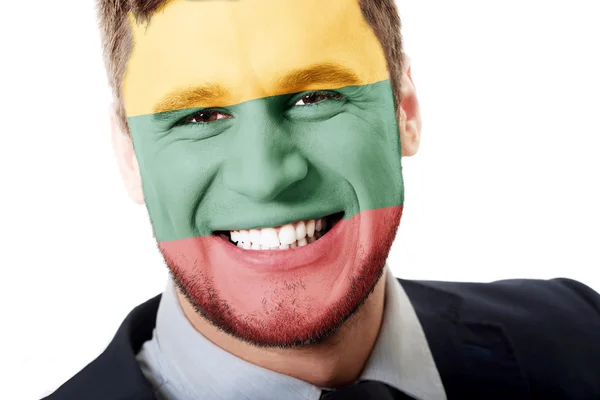 Lycklig man med Litauens flagga på ansikte. — Stockfoto