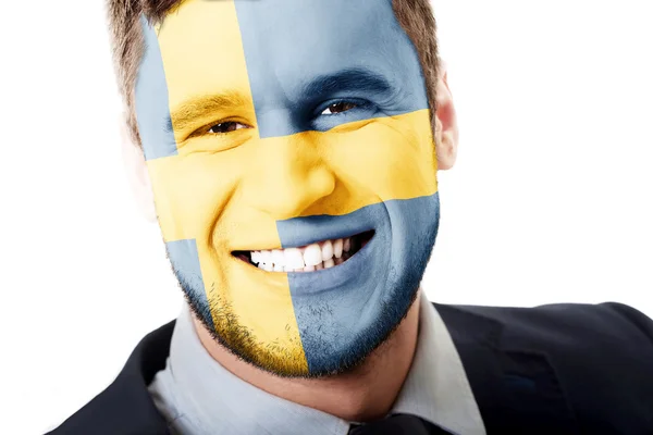 Lycklig man med Sverige flagga på ansikte. — Stockfoto